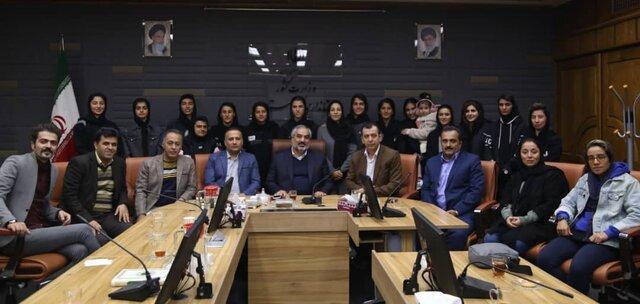 کمک 100میلیون تومانی به تیم فوتبال بانوان کردستان کمک 100میلیون تومانی به تیم فوتبال بانوان کردستان