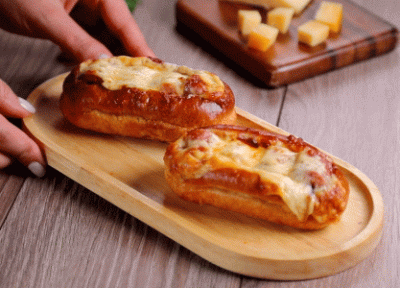 طرز تهیه ساندویچ سوسیس انجوی پنیری و خوشمزه همراه با ویدیو