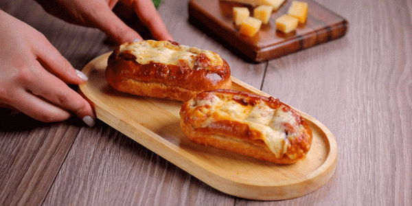 طرز تهیه ساندویچ سوسیس انجوی پنیری و خوشمزه همراه با ویدیو