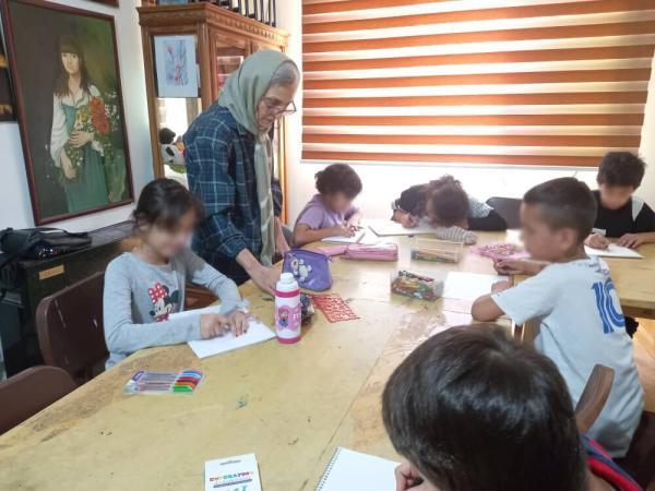 معروف ترین کلاس نقاشی محله فرحزاد ، اینجا بچه ها کار هنرمند می شوند